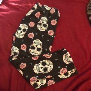 Skull and flowers leggings
